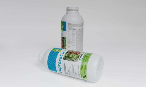 hauer labels produktfotos freisteller zwei f.at 7473 cuproxat flaschenkanister