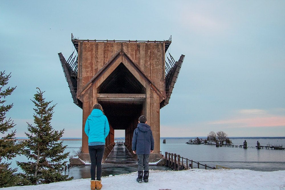 Exploring Michigan’s Upper Peninsula in Winter | A Fun Weekend Getaway Kids looking at an abandoned ore dock in Marquette | Michigan's Upper Peninsula