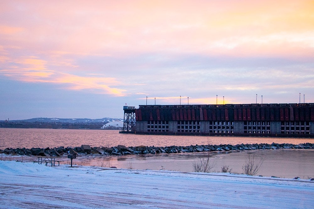 Exploring Michigan’s Upper Peninsula in Winter | A Fun Weekend Getaway Presque Isle Park sunset. | Michigan's Upper Peninsula