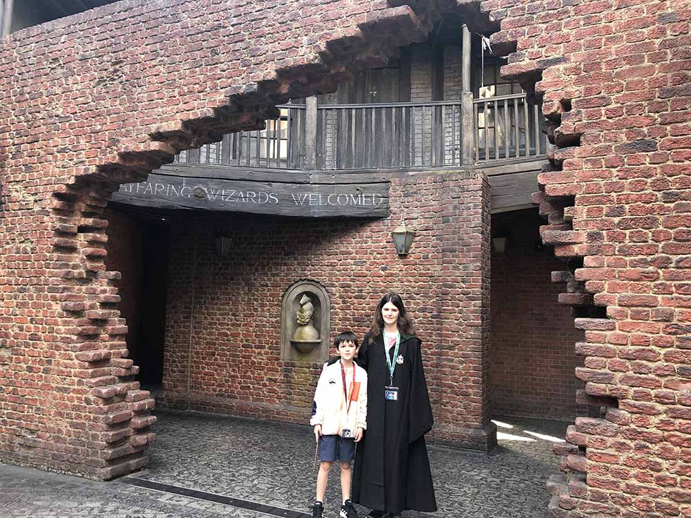 Universal Orlando Resort | The Ultimate Guide on a Budget A view of the entrance into Diagon Alley at Universal Studios