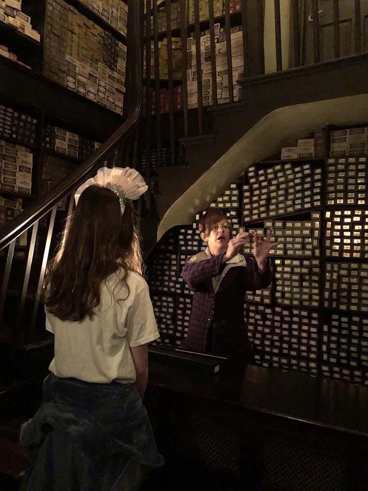 Universal Orlando Resort | The Ultimate Guide on a Budget Ollivanders wand show