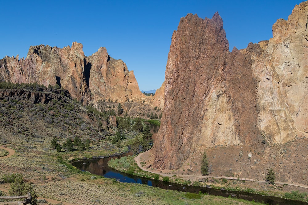 Smith Rock State Park Oregon – Ultimate Guide View of Smith Rock State Park.