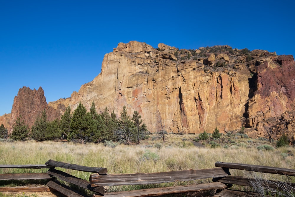 Smith Rock State Park Oregon – Ultimate Guide A spectacular view of Smith Rock