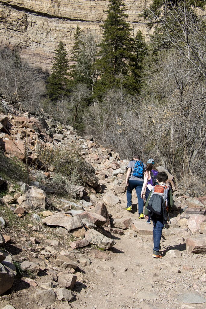 Hiking Hanging Lake in Colorado – The Ultimate Guide A picture showing the rocky trail of hanging lake.