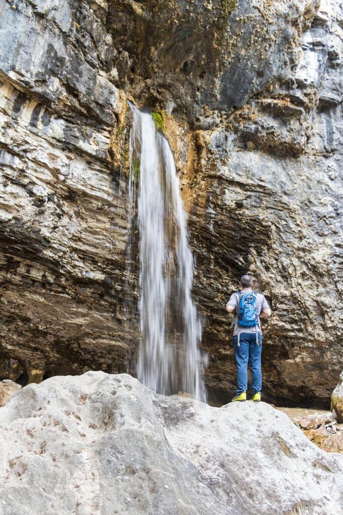 Hiking Hanging Lake in Colorado – The Ultimate Guide A view of Spouting Rock. A waterfall that spits right out of a rock.