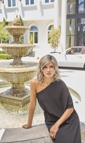 Elegant Briar wig from Noriko Collection for a sophisticated look.