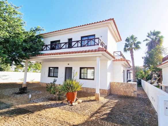 Exterior with parking area. Detached Corner Plot 3 Bedroom Villa: Melia Tortuga, Sal, Cabo Verde. casa Verde Homes LDA