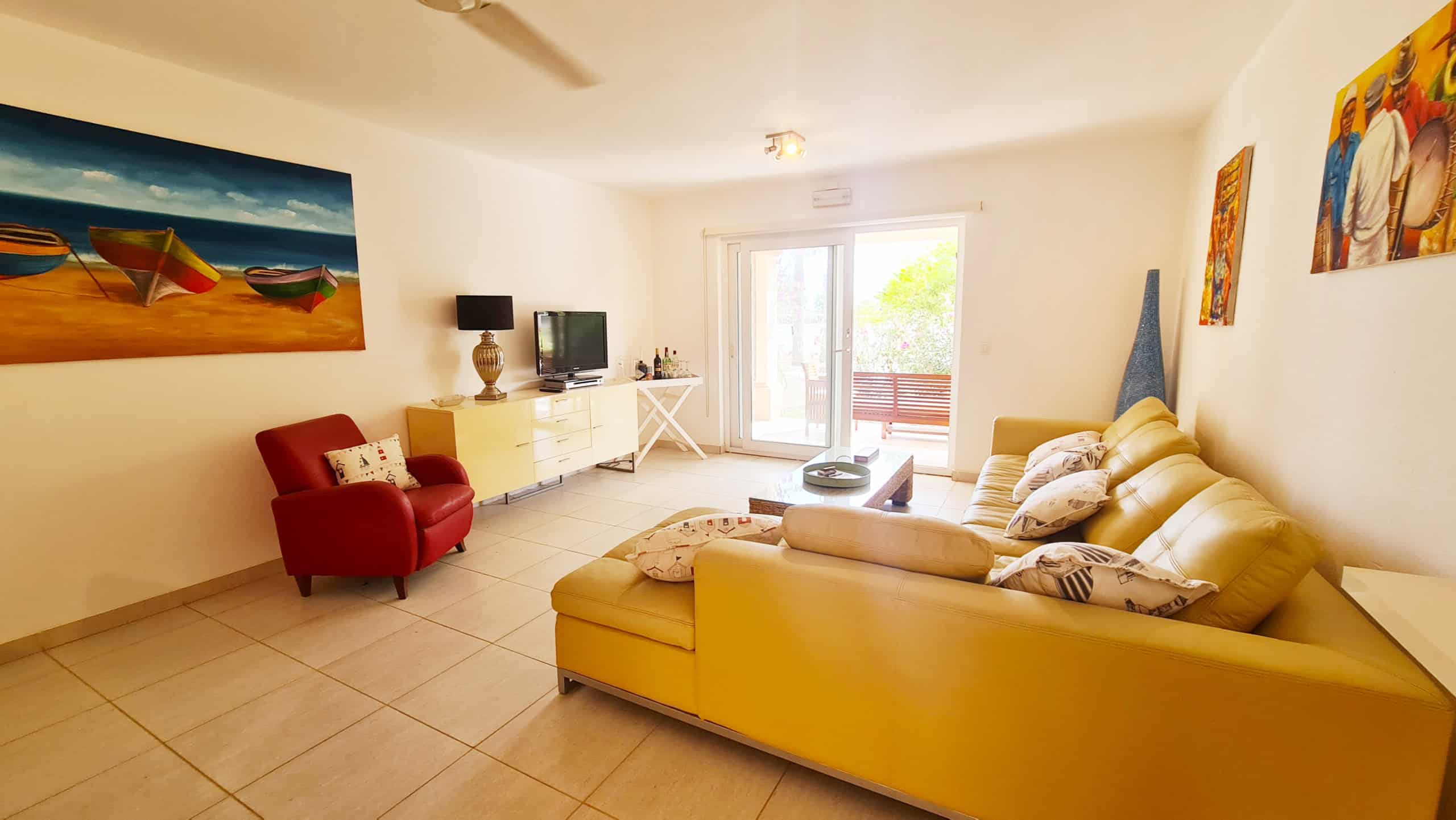 Livingroom: Paradise Beach: 3 Bed Ocean View Townhouse.