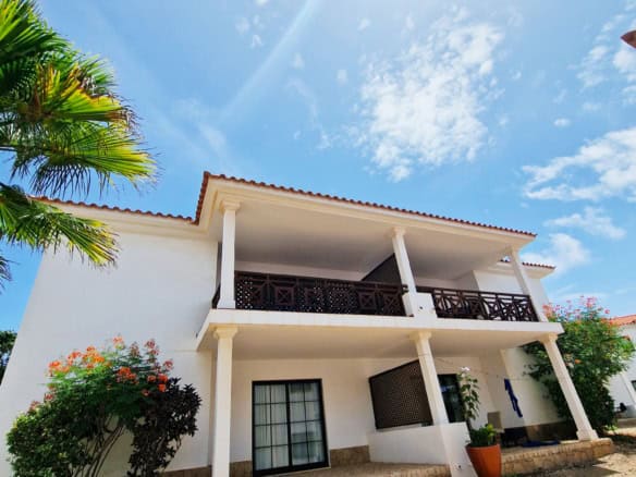Apartment building: PENTHOUSE WITH POOL VIEWS: Melia Tortuga