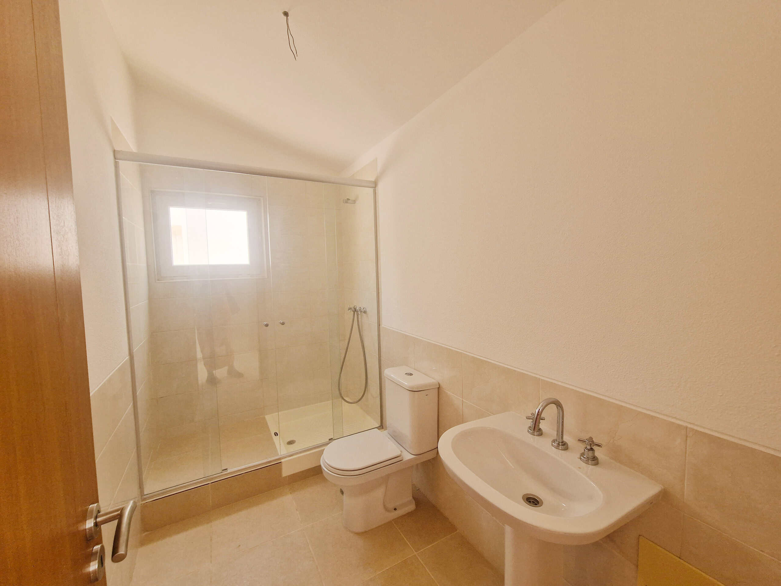 Bathroom: Paradise Beach: 3 Bed Poolside Townhouse