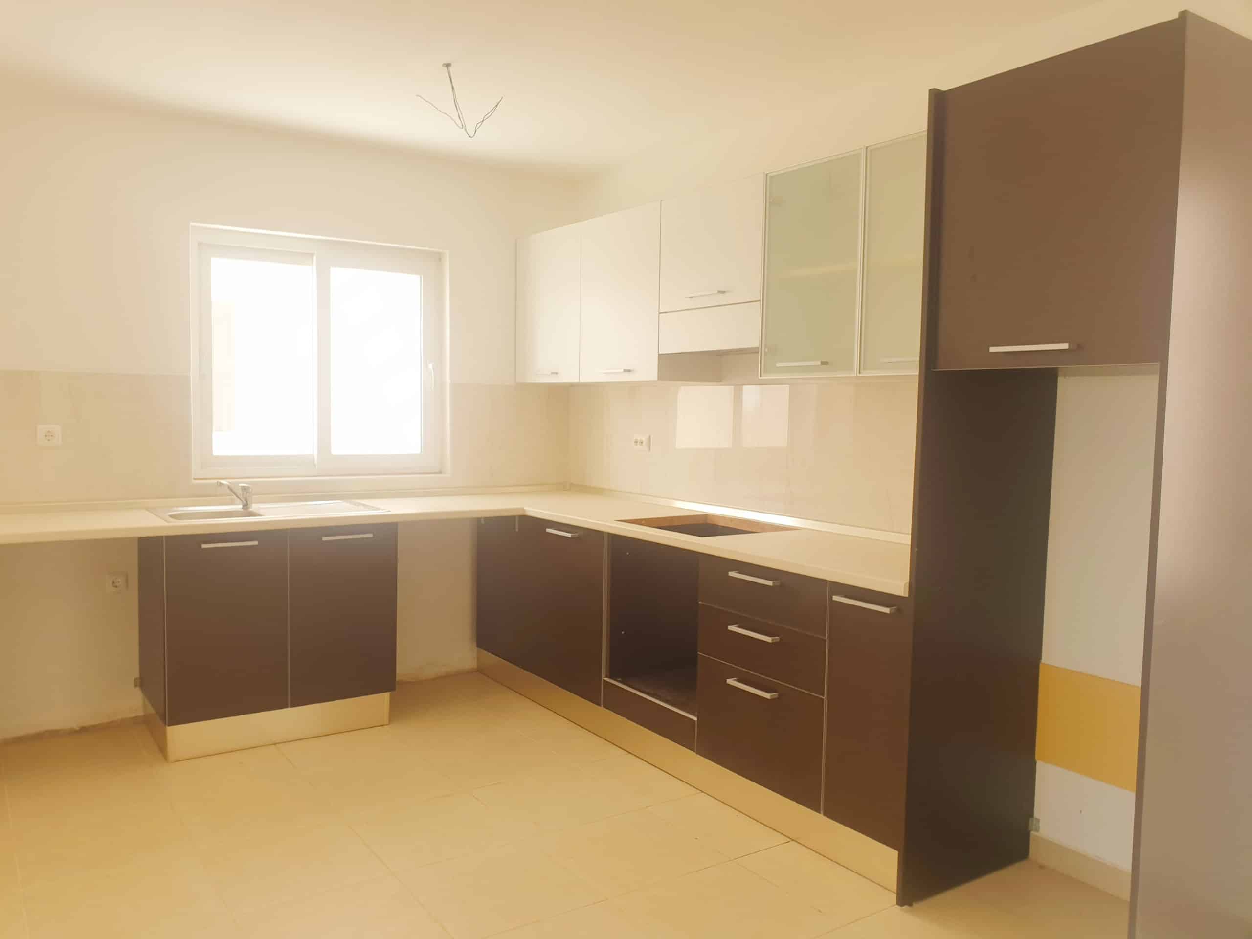 Kitchen: Paradise Beach: 3 Bed Poolside Townhouse