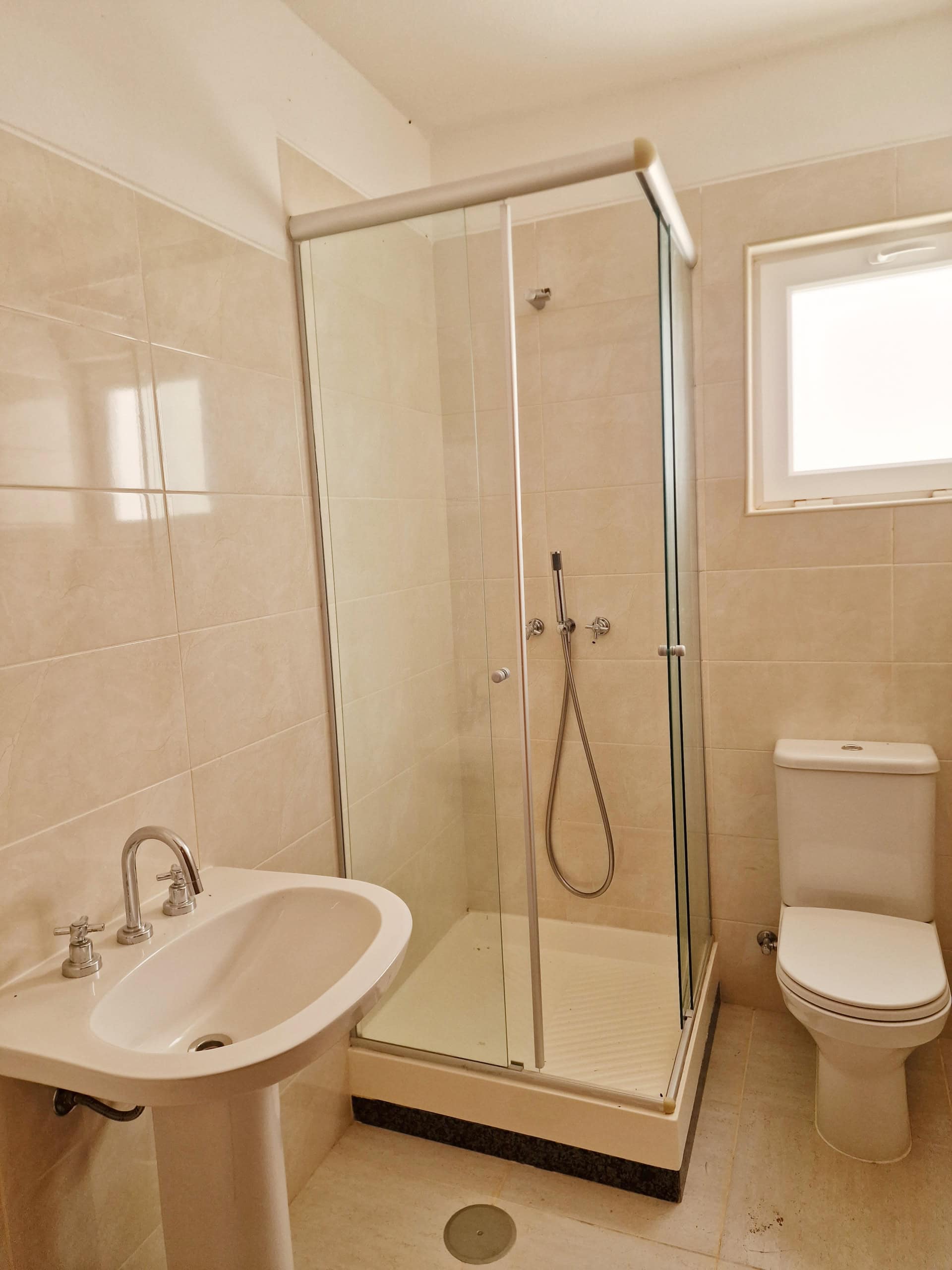 Bathroom: Paradise Beach: 3 Bed Poolside Townhouse