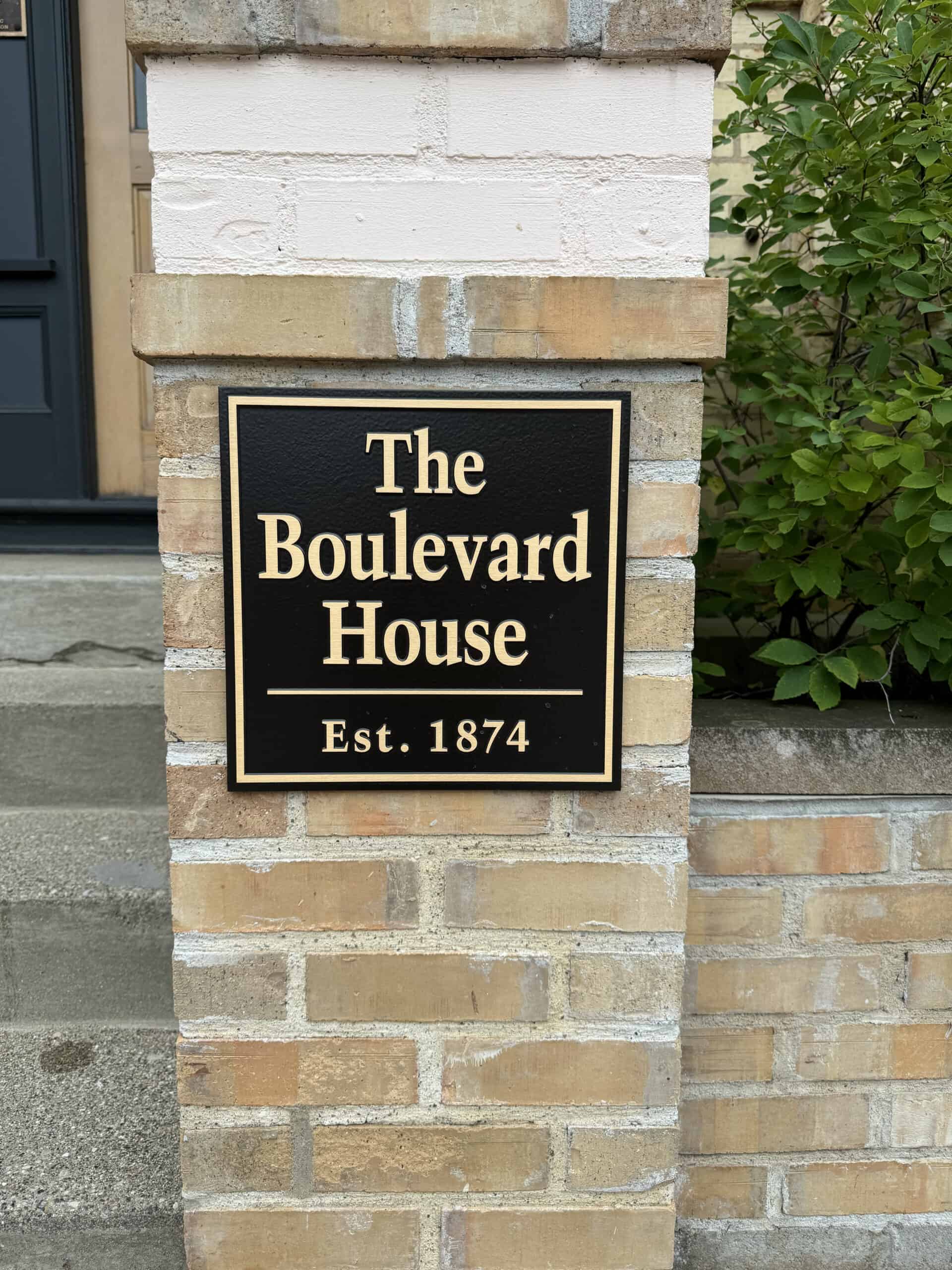 boulevard warner 2 of 4 2024