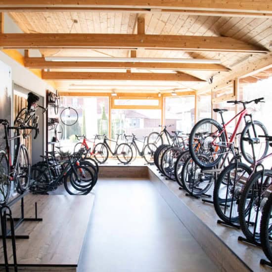 Fahrräder im Fahrradgeschäft Radsport Hungerhuber in Trostberg.