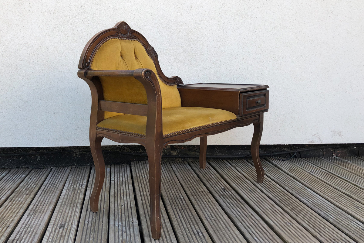 IsaacsBazaar_Blondie_TelephoneChair_before_SIDE