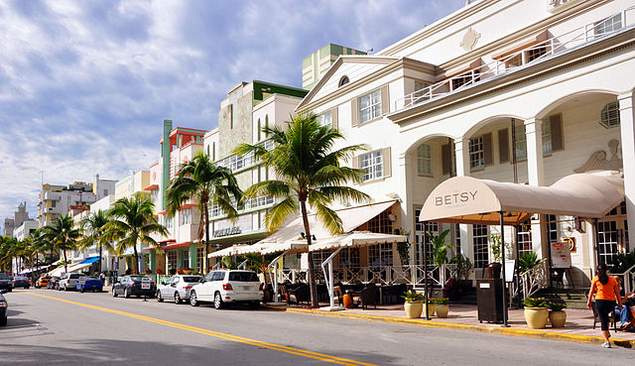 Hotels and restaurants on Ocean Drive in South Beach (Sobe)