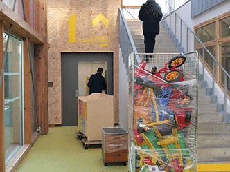 Chariot rempli de vélos pour enfant