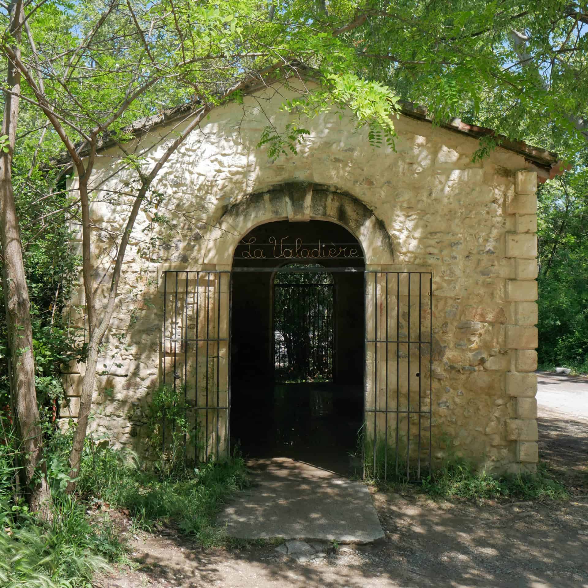 Bâtiment de la source de la Valadière - Thermes de Fontcaude - Juvignac 