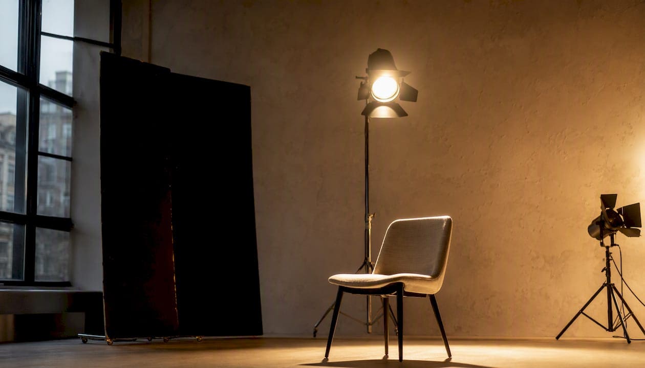 Hair light with background accent lighting