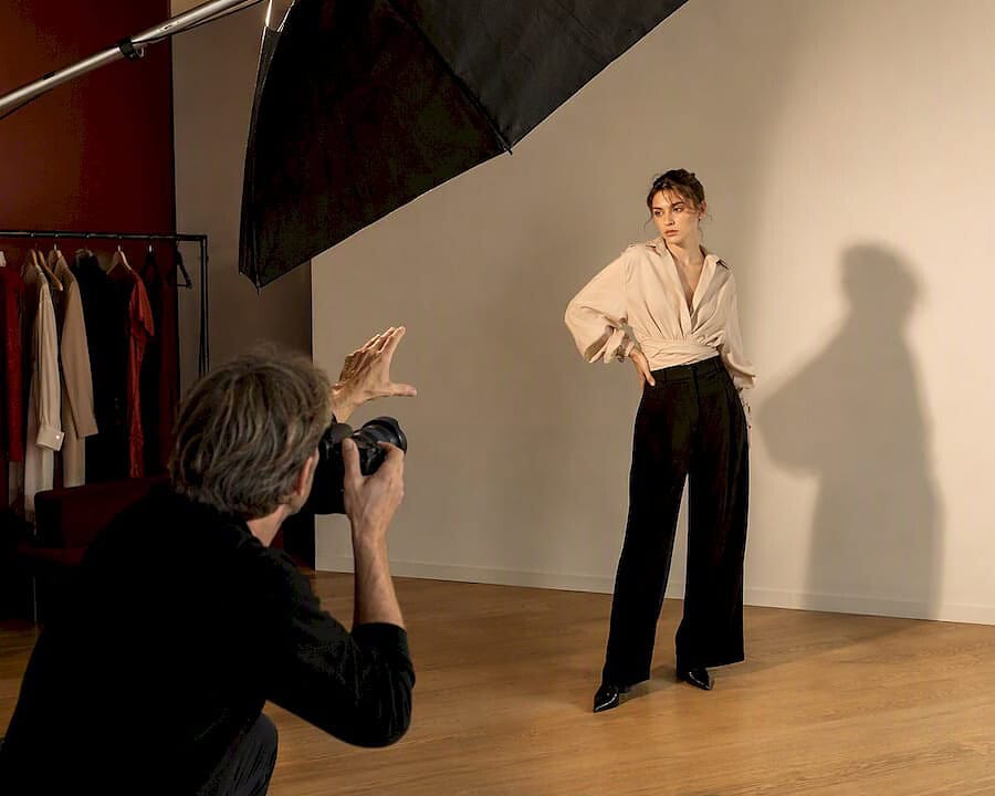 Photographer directing model in Manhattan studio