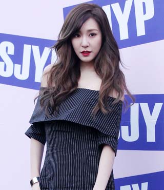 티파니가 24일 SJYP의 16년 봄 여름 컬렉션 패션쇼가 진행된 서울 용산구 한남동 그랜드 하얏트 서울 테니스 코트장 포토월에서 포즈를 취하고 있다.양광삼 기자yang.gwangsam@joins.com/2016.03.24/