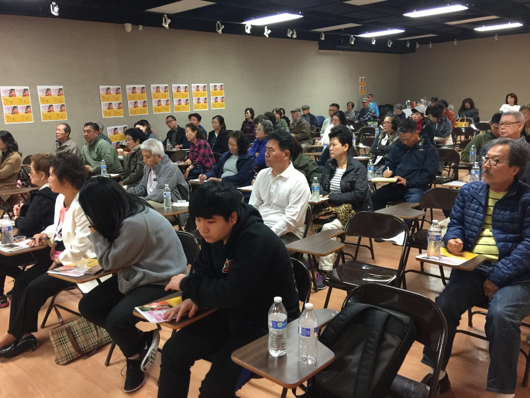 About 100 people attended the low carb high fat diet seminar that took place at LA Koreatown on the 11th. Health education professionals did lectures on popular diet strategies in Korea and Northern Europe.