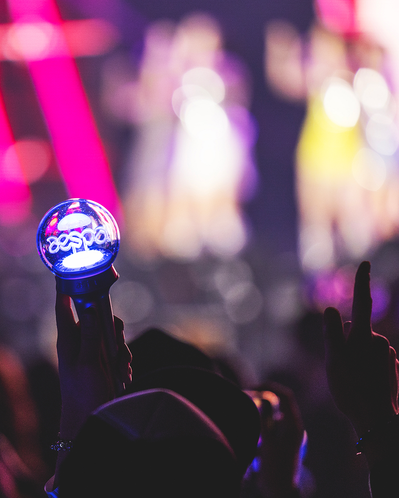 Fans light up The Kia Forum with aespa lightsticks, waving in sync to the beat of the night’s biggest moments. (Photo Courtesy of Andy Keilen/Kia Forum)