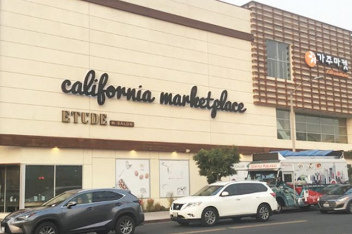 : California Marketplace shopping center in Koreatown, Los Angeles, recently sold in an auction amid financial struggles. [Screenshot]