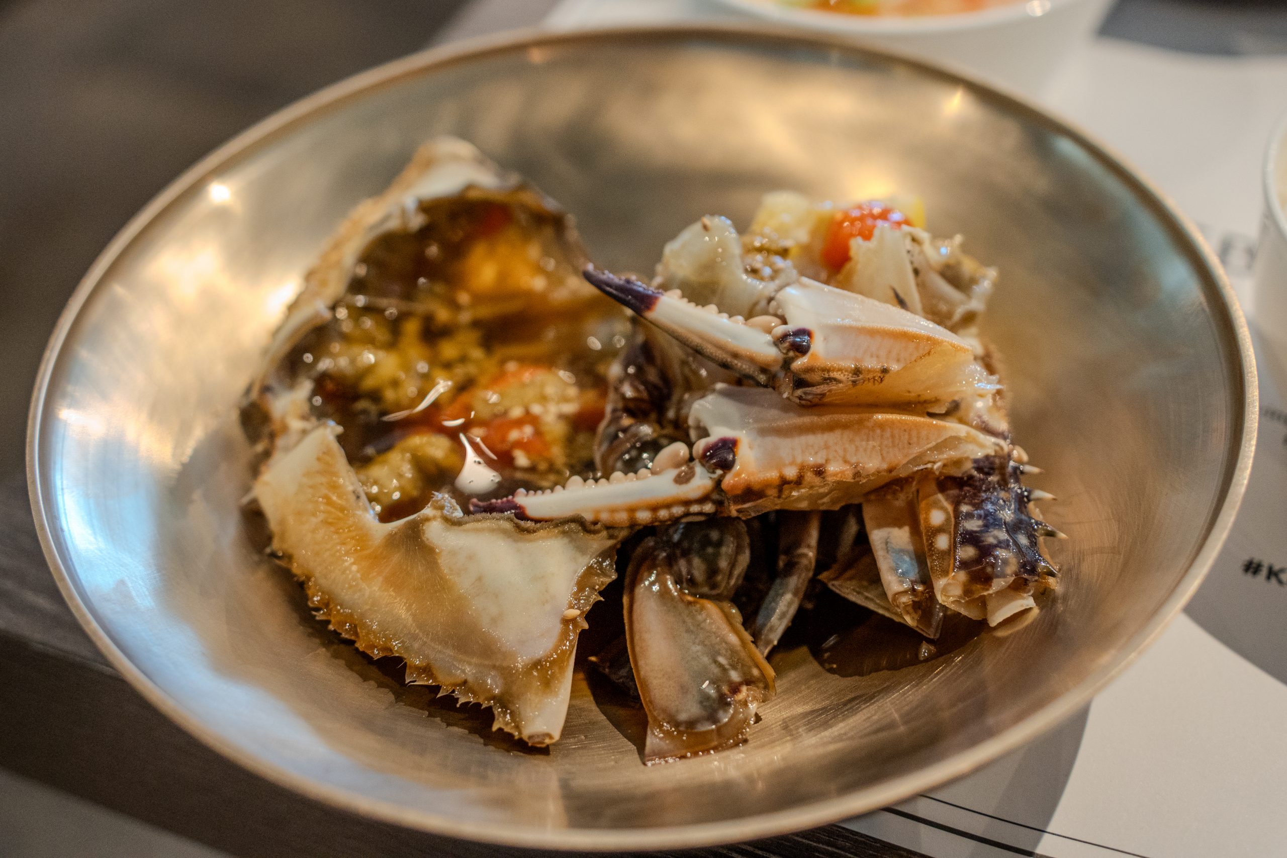 GEBANGSIKDANG’s soy-marinated crab (ganjang gejang), usually served with rice, seaweed soup, and seasonal banchan at its LA pop-up. [Yoonjae Jung, The Korea Daily]