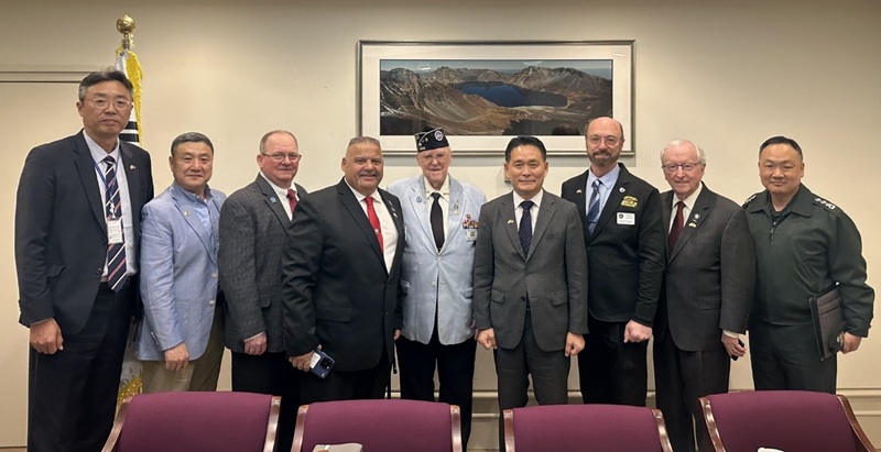 Board members of the Korean War Veterans Association (KWVA) meet with Consul General Jo Ki-joong and Veterans Affairs Officer Lee Gil-hyun at the Embassy of the Republic of Korea in Washington, D.C., on April 17 (local time) to request support from the South Korean government.[Courtesy of KWVA]
