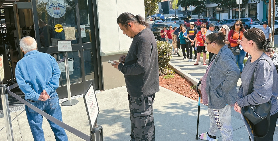 Seniors wait outside LA office amid Social Security service cuts