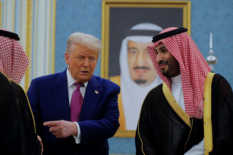  U.S. President Donald Trump and Saudi Crown Prince Mohammed Bin Salman speak as they meet in Riyadh, Saudi Arabia, May 13, 2025.  [REUTERS]