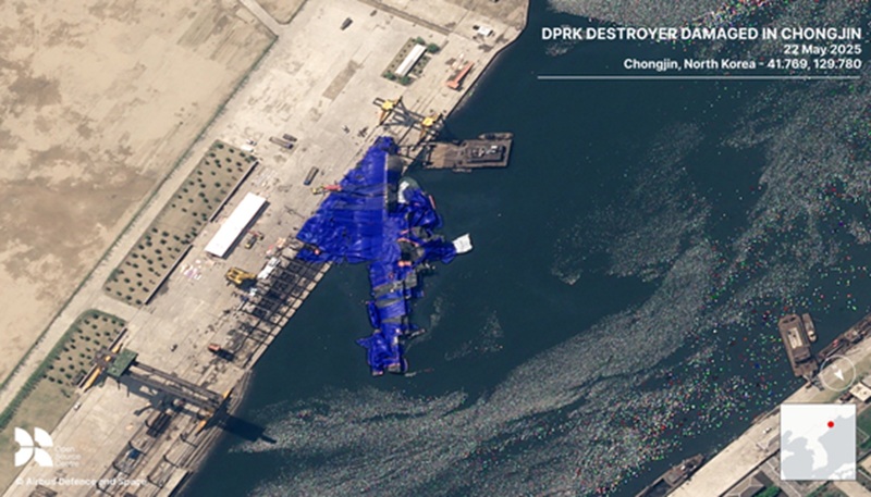 This photo, taken on May 22, shows the Chongjin Shipyard on North Korea’s east coast, where an accident occurred during the launching ceremony of a new warship on May 21. The vessel, which toppled over during the launch, is seen covered with a camouflage tarp. [Photo captured from Open Source Centre X]