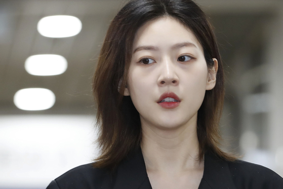 Late actor Kim Sae-ron at the Seoul Central District Court in southern Seoul on April 5, 2023. [YONHAP]