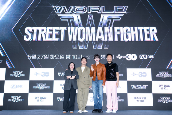 From left: Mnet's ″World of Street Woman Fighter″ director Choi Jung-nam, Kinjaz co-founder Mike Song, ZeroBaseOne member Sung Han-bin and singer and producer Park Jin-young pose for a photo during a press conference held in southern Seoul on May 27, ahead of the premiere of the dance competition show later in the day. [CJ ENM]