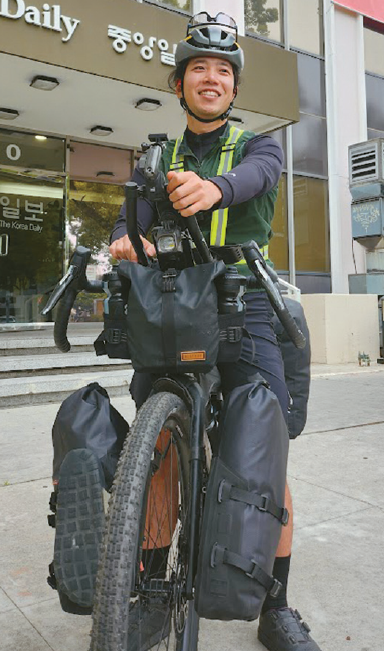 Jo Jin-Woo’s bicycle packed with gear during his 6,200-mile bicycle journey across North America