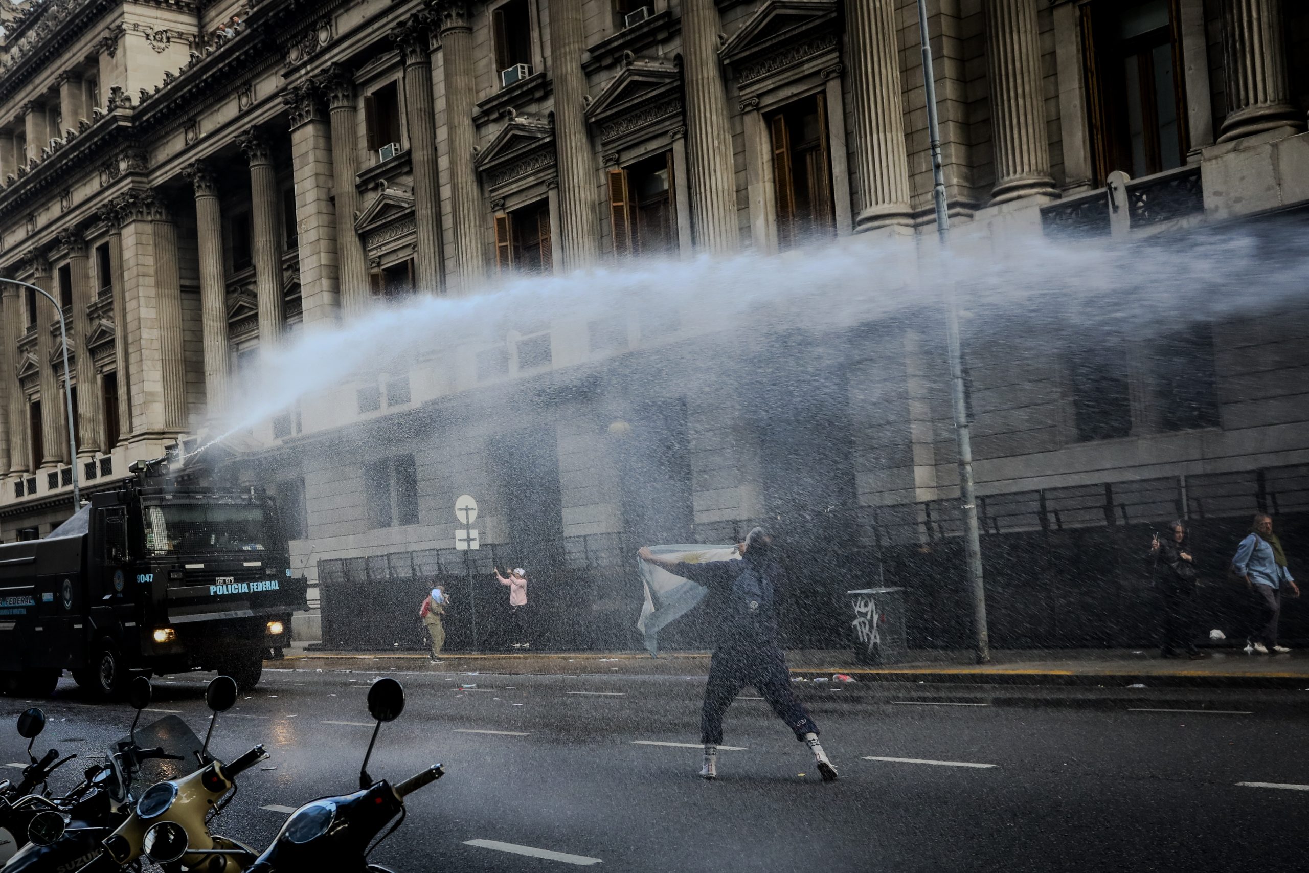Police water cannon disperses protesters amid Peronist nostalgia Argentina clashes