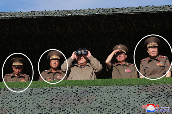 North Korean leader Kim Jong-un, center, oversees a military training operation at a camp near Pyongyang on Oct. 31, 2024. [YONHAP]