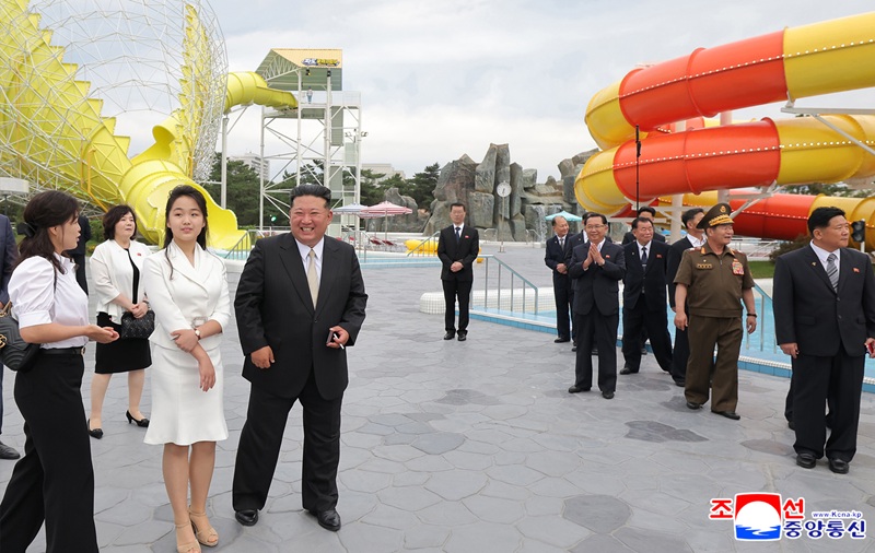 Ri Sol-ju, wife of North Korean leader Kim Jong-un, far left, attends a ceremony marking the completion of the Wonsan Kalma Coastal Tourist Area on June 24. [YONHAP]