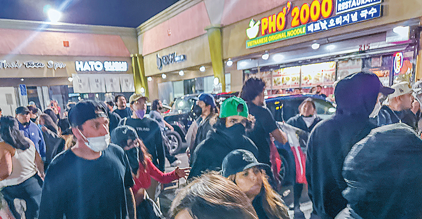 Protesters seek shelter in Koreatown shopping mall during ICE protest