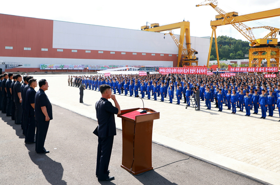 Workers, technicians and executives at Nampo Shipyard hold a rally at the shipyard on July 21, as North Korea announced plans to build a third Choe Hyon-class destroyer by Oct. 10 next year on July 22. [YONHAP]