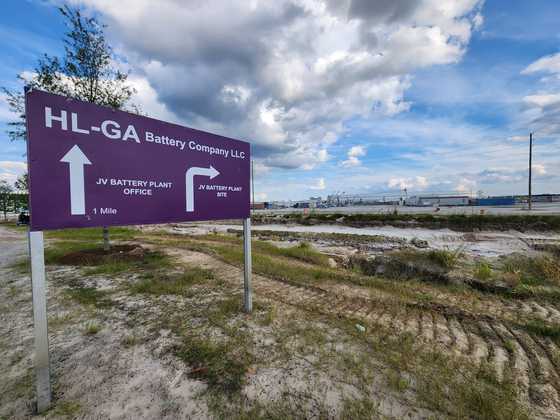 The joint battery plant of LG Energy Solution and Hyundai Motor in Georgia remains deserted, with construction suspended after the recent raids by U.S. Immigration and Customs Enforcement. [YONHAP]