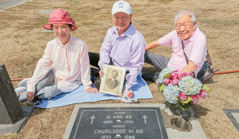 Si-han Ho’s family holding his portrait at Rosedale Cemetery in LA on February 2, honoring Korean independence activists
