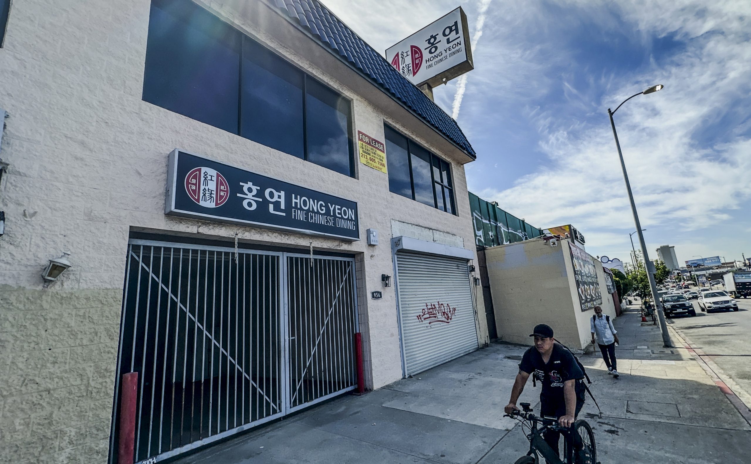 Exterior of Hongyeon Chinese restaurant in Koreatown Los Angeles before closure, highlighting Hongyeon Koreatown closure