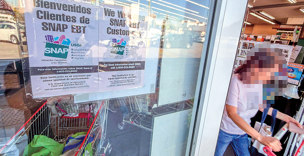 SNAP poster at Koreatown market entrance as CalFresh shutdown begins in Los Angeles