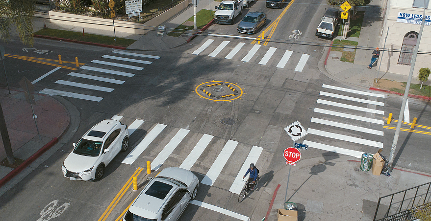 New crosswalk and interim rotary installed at Koreatown’s 4th Street and New Hampshire Avenue on the 13th, part of the Koreatown rotary installation project.