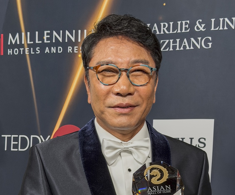 Lee Soo-man arrives at the Asian Hall of Fame Induction Ceremony on Saturday, Nov. 1, at The Biltmore Los Angeles in Los Angeles. [Sangjin Kim, The Korea Daily]