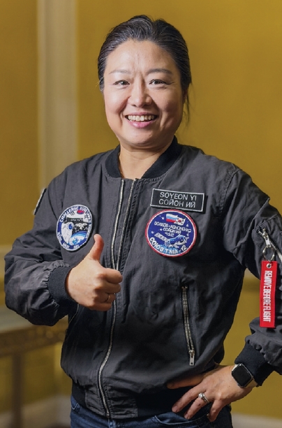 So-yeon Yi gives a thumbs-up after her Asian Hall of Fame induction, smiling confidently in Seattle