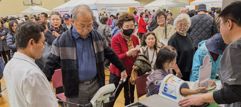 Seniors receive body fat and blood pressure checks at the Korean American senior expo’s Seoul Medical Group booth.