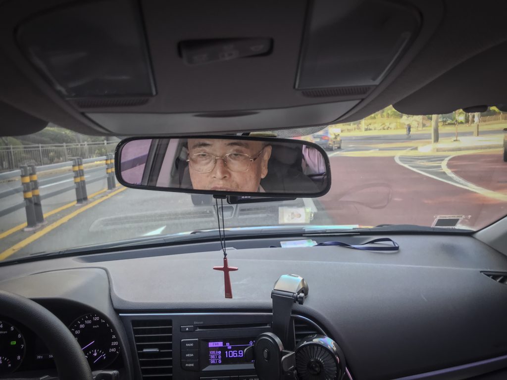 Pastor Lee Bon supports deportees in South Korea after his own deportation